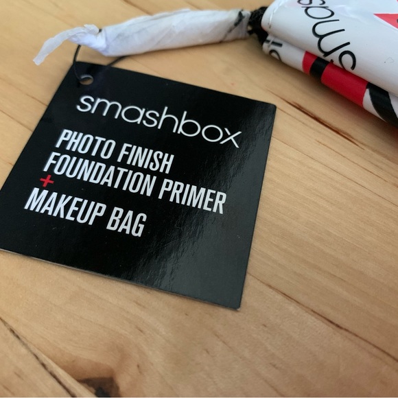 Smashbox makeup bag white black red lips print. Brand new with tag. Bag only - Picture 3 of 4